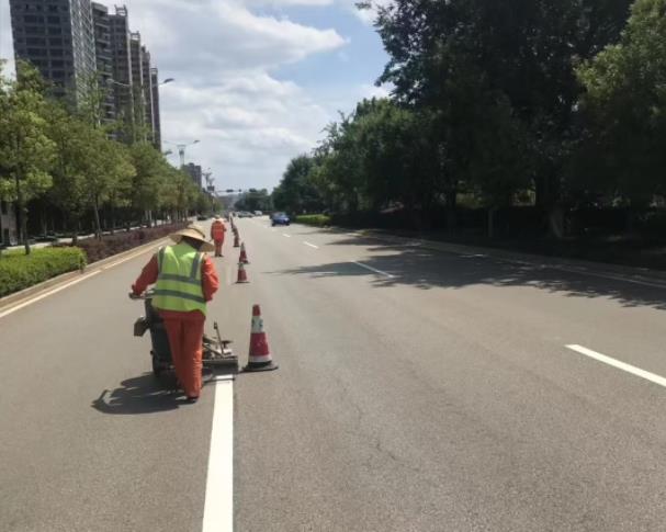 云南道路划线规范：提升交通安全与秩序的关键标准